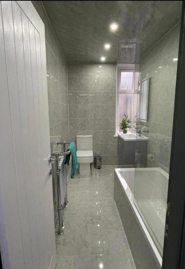 Entire 5 Star Luxury Whalley House Wifi Tv Luxury Apartment *